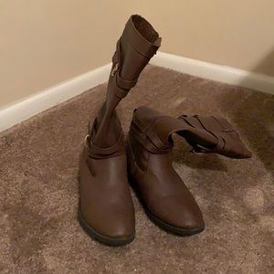 American Eagle boots. Woman’s size 5.